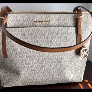Michael Kors Ciara Large Tote Signature Vanilla